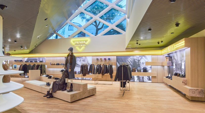 正規品 PRADA ベージュ デニム ベスト ジレ M プラダ青山店購入 プラダ】 新たなポップイン「PRADA NATURAL」をプラダ 青山店にて開催