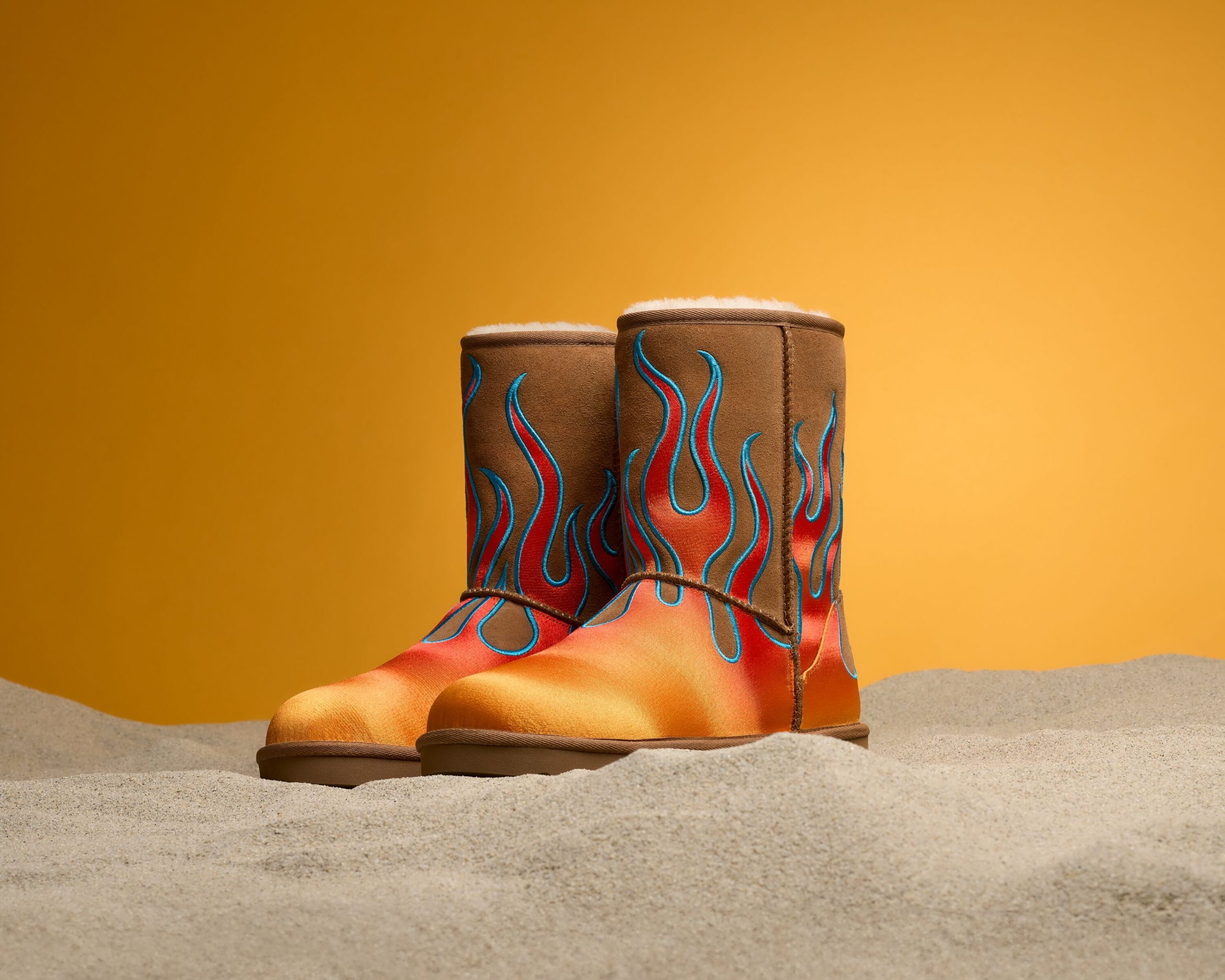UGG 限定カプセルコレクション パッチワーク ファーブーツ UGG® ＆ JEREMY SCOTT】限定復刻 ― 話題のコラボブーツが再登場 | THE