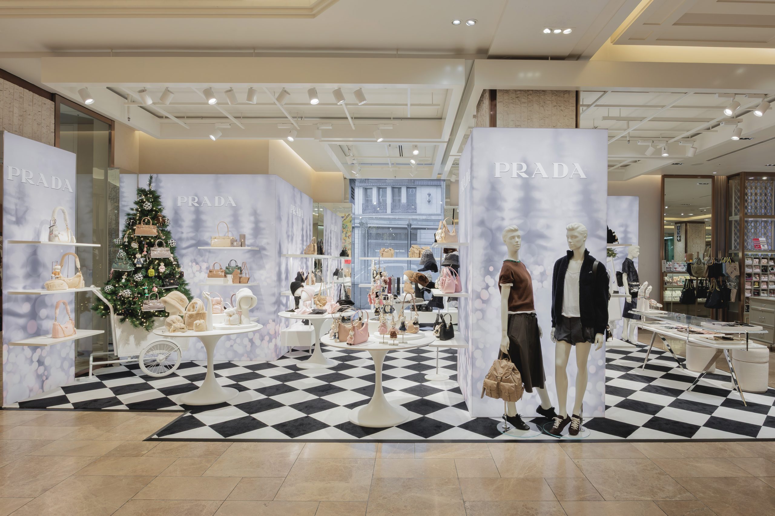 プラダ】銀座三越にて「A Winter's Tale」ポップアップストアを